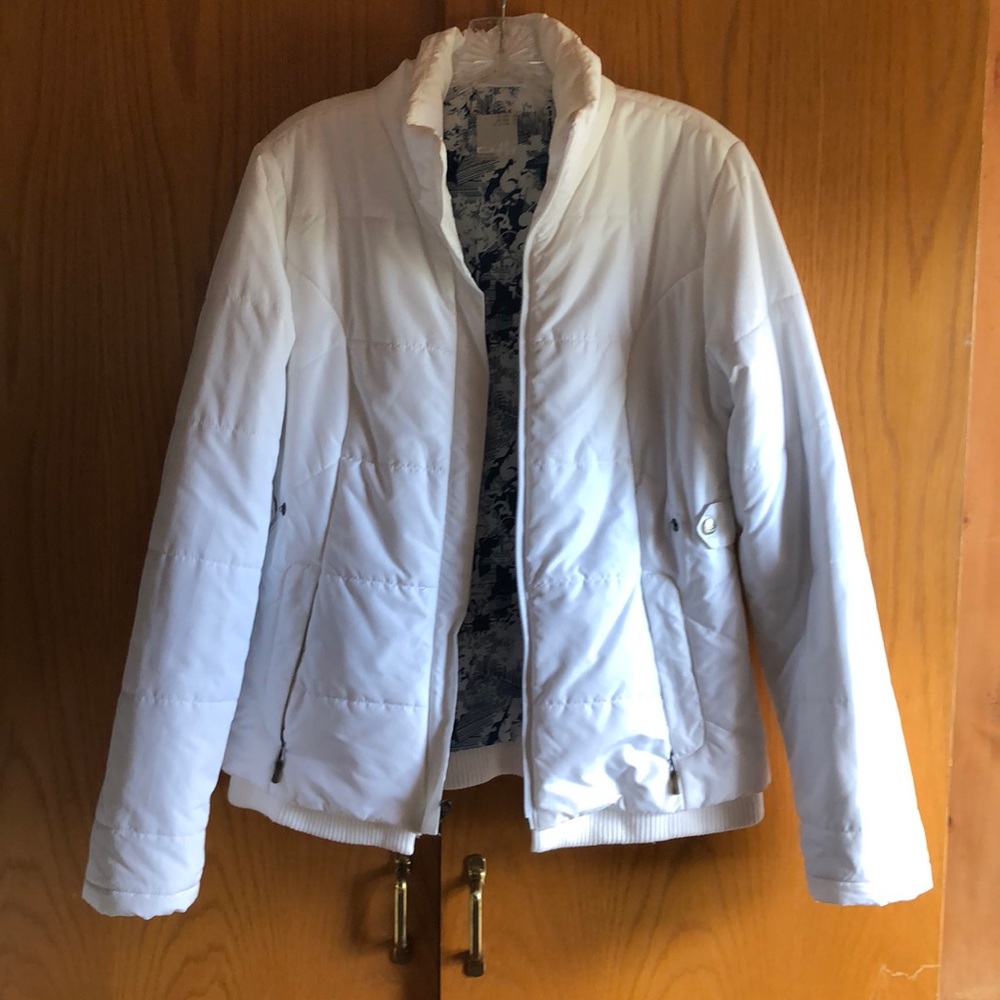 SOLD! Women’s size Medium OAKLEY ski jacket